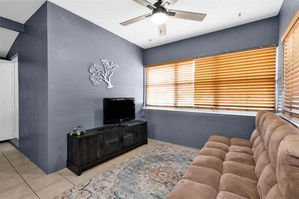 For Sale: $250,000 (2 beds, 2 baths, 1120 Square Feet)