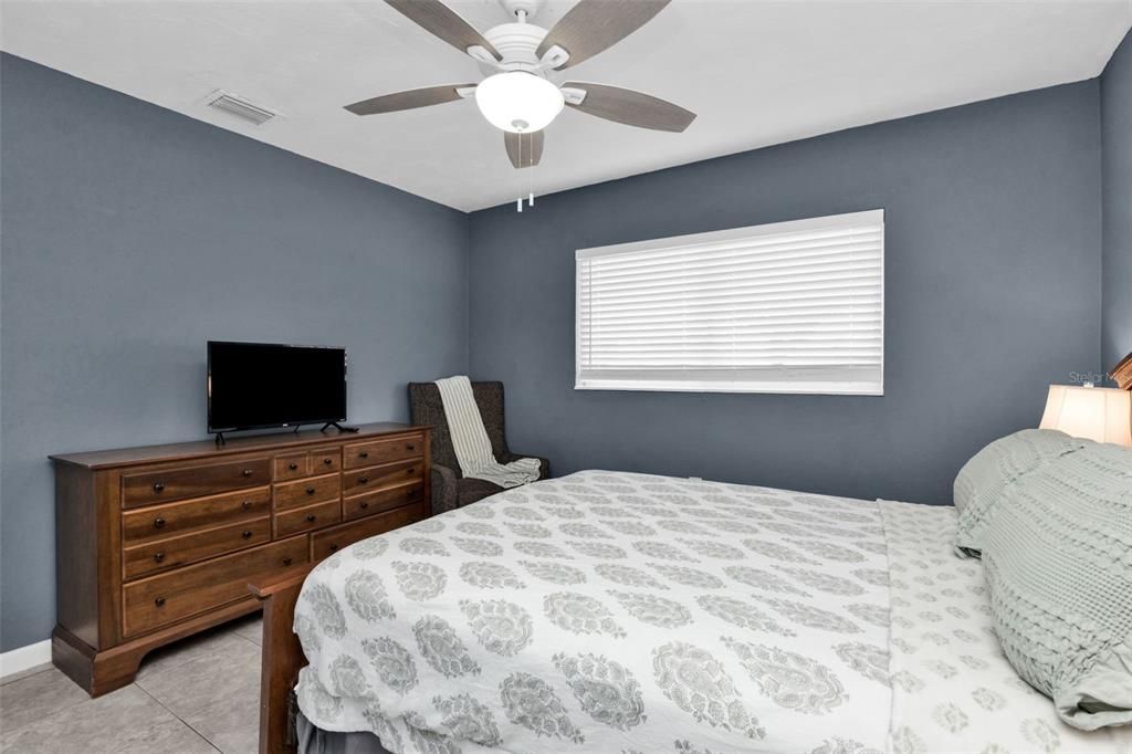 For Sale: $250,000 (2 beds, 2 baths, 1120 Square Feet)