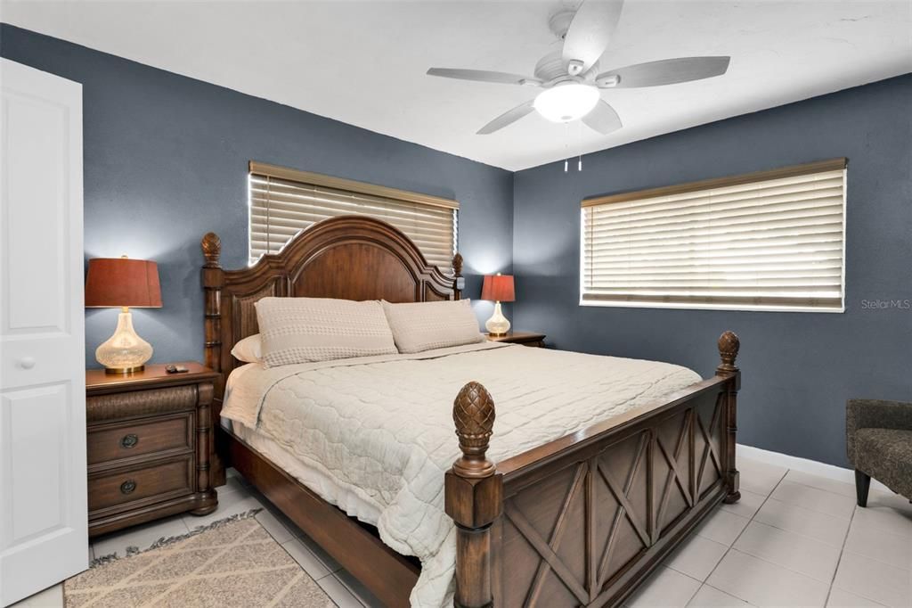 For Sale: $250,000 (2 beds, 2 baths, 1120 Square Feet)