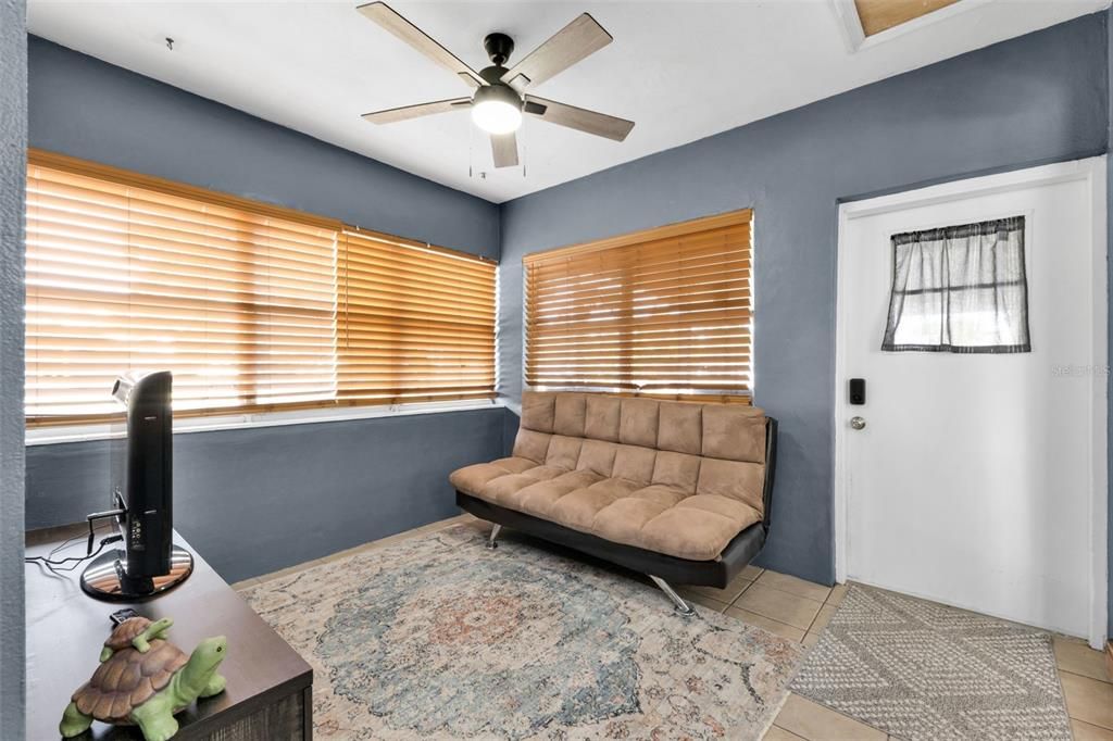 For Sale: $250,000 (2 beds, 2 baths, 1120 Square Feet)