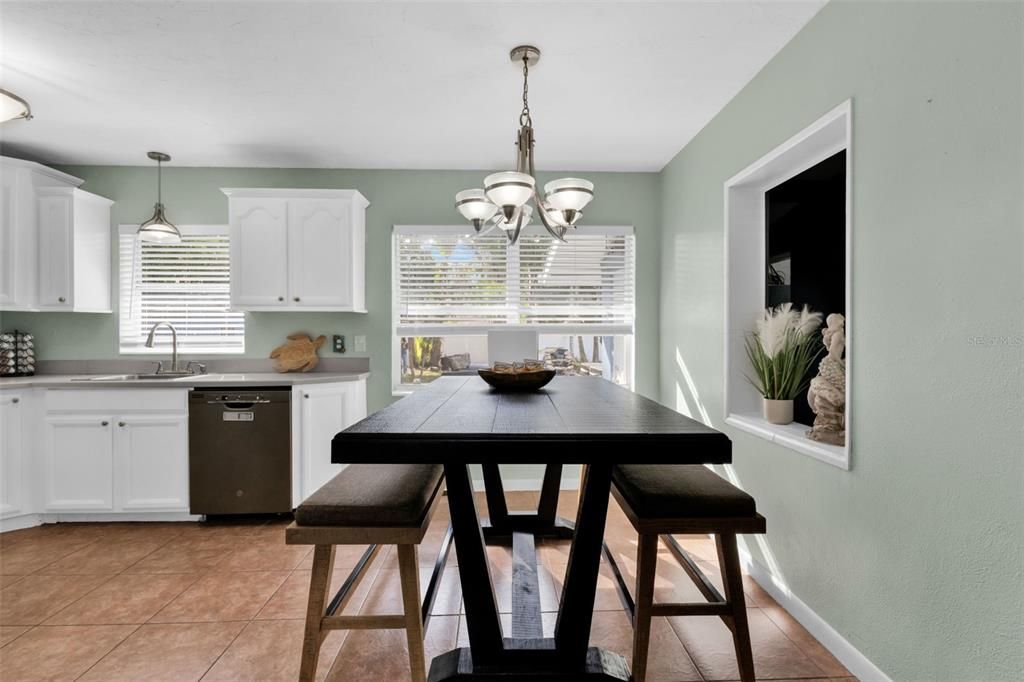 For Sale: $250,000 (2 beds, 2 baths, 1120 Square Feet)