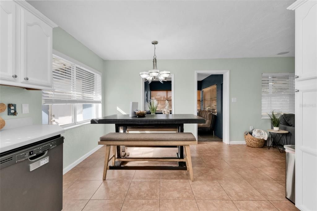 For Sale: $250,000 (2 beds, 2 baths, 1120 Square Feet)