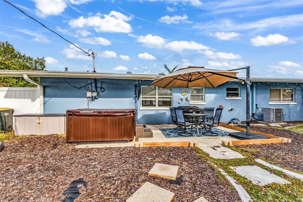 For Sale: $250,000 (2 beds, 2 baths, 1120 Square Feet)