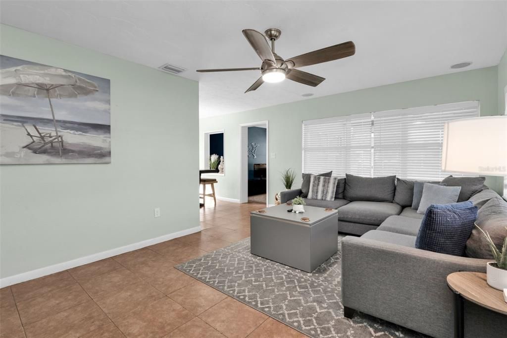 For Sale: $250,000 (2 beds, 2 baths, 1120 Square Feet)