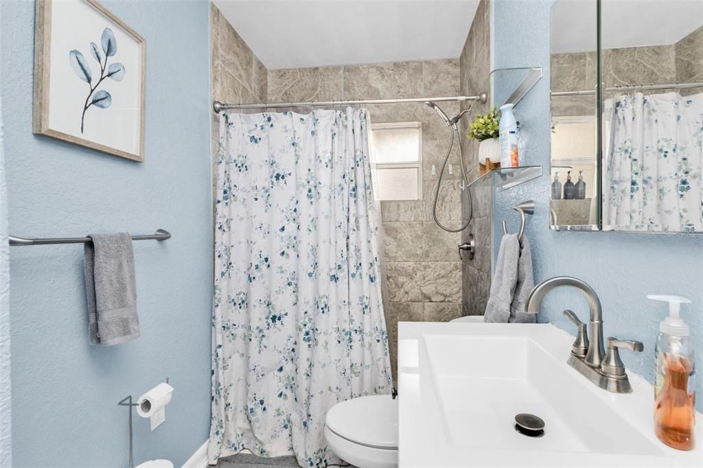 For Sale: $250,000 (2 beds, 2 baths, 1120 Square Feet)