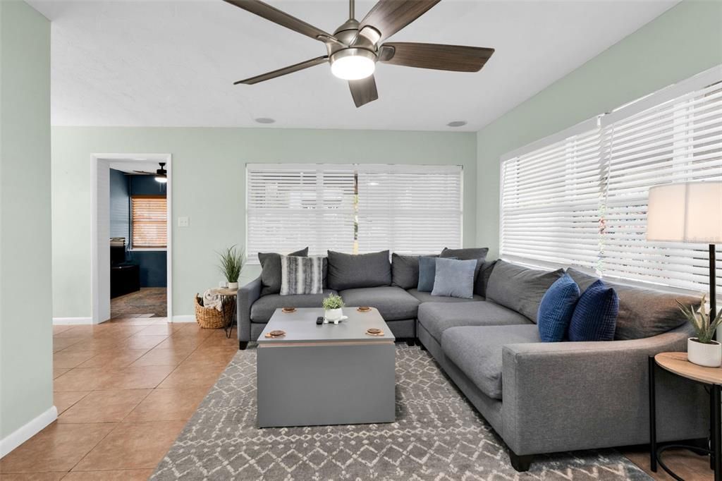 For Sale: $250,000 (2 beds, 2 baths, 1120 Square Feet)