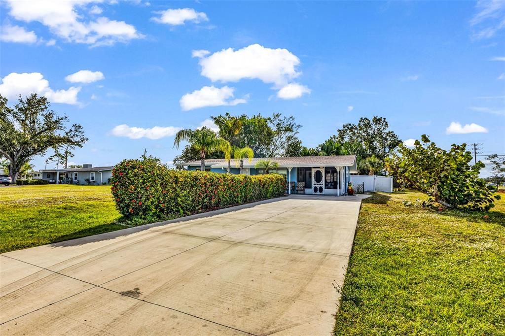 For Sale: $250,000 (2 beds, 2 baths, 1120 Square Feet)