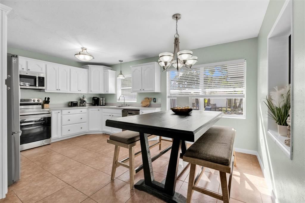 For Sale: $250,000 (2 beds, 2 baths, 1120 Square Feet)