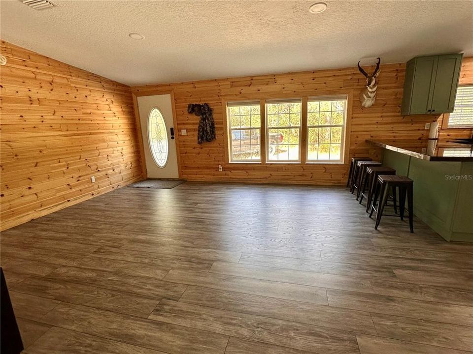 For Sale: $574,900 (4 beds, 3 baths, 2432 Square Feet)