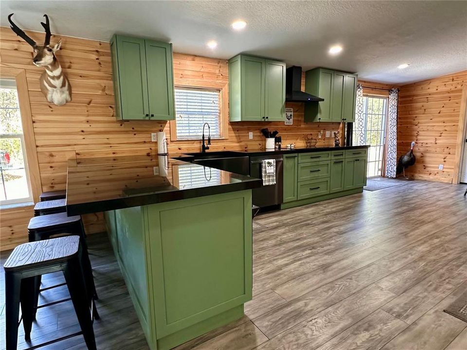 For Sale: $574,900 (4 beds, 3 baths, 2432 Square Feet)