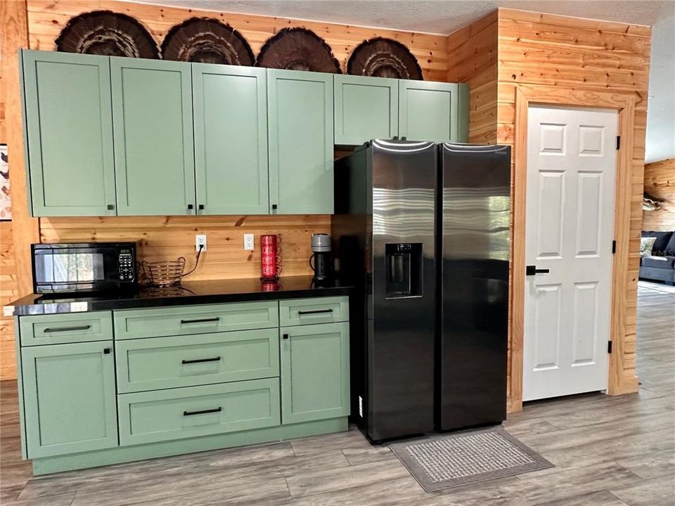 For Sale: $574,900 (4 beds, 3 baths, 2432 Square Feet)