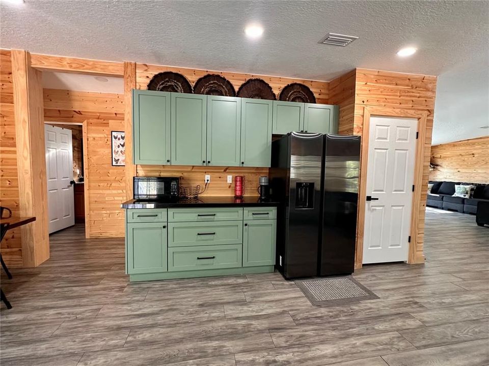 For Sale: $574,900 (4 beds, 3 baths, 2432 Square Feet)