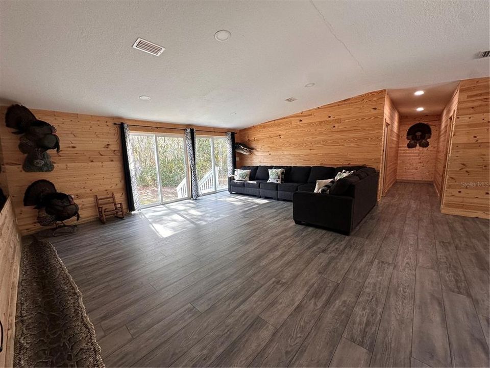 For Sale: $574,900 (4 beds, 3 baths, 2432 Square Feet)