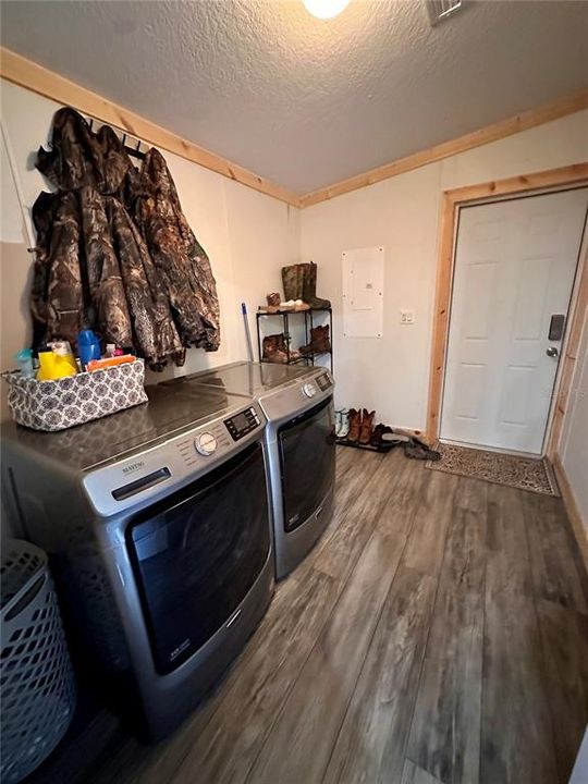 For Sale: $574,900 (4 beds, 3 baths, 2432 Square Feet)