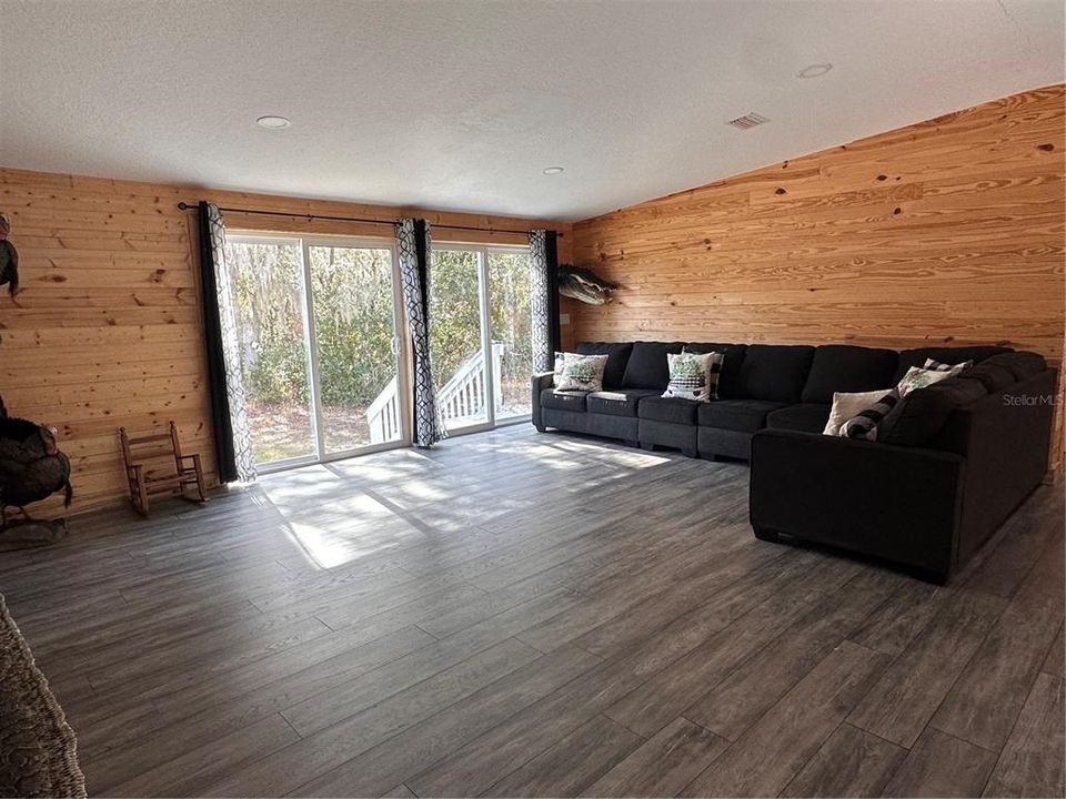 For Sale: $574,900 (4 beds, 3 baths, 2432 Square Feet)