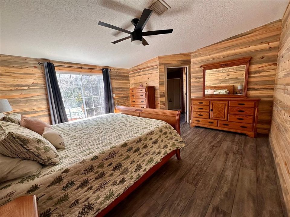 For Sale: $574,900 (4 beds, 3 baths, 2432 Square Feet)