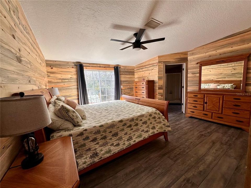 For Sale: $574,900 (4 beds, 3 baths, 2432 Square Feet)