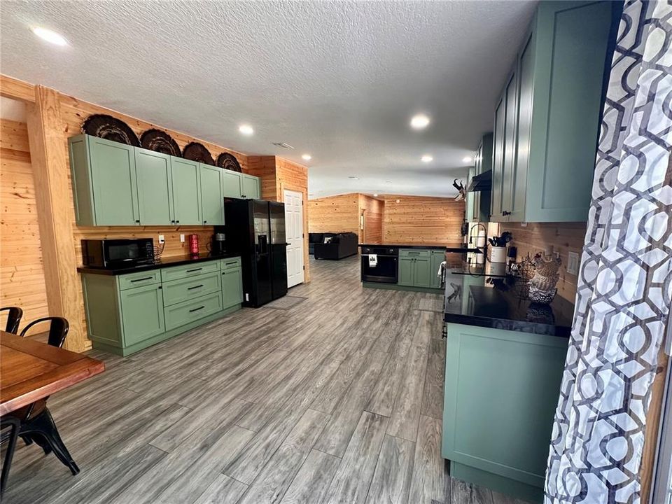 For Sale: $574,900 (4 beds, 3 baths, 2432 Square Feet)