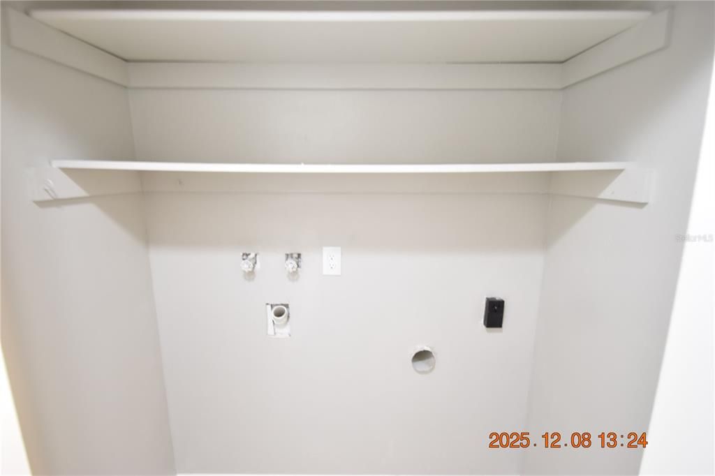 出租: $1,495 (1 贝兹, 1 浴室, 836 平方英尺)