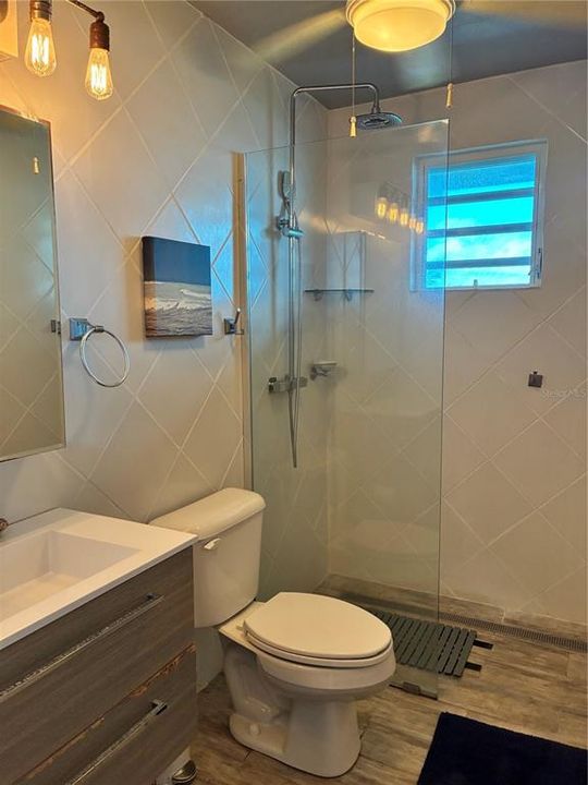 For Sale: $895,000 (5 beds, 4 baths, 3300 Square Feet)