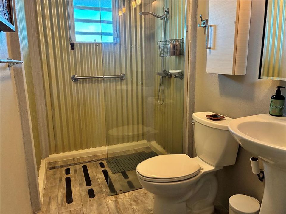 For Sale: $895,000 (5 beds, 4 baths, 3300 Square Feet)