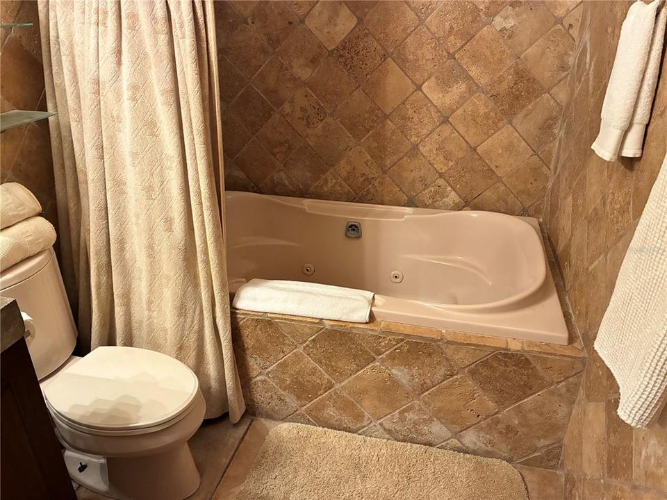 For Sale: $895,000 (5 beds, 4 baths, 3300 Square Feet)