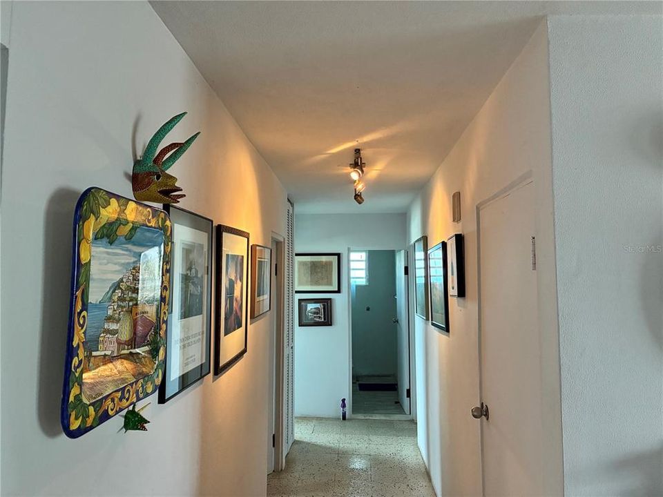 For Sale: $895,000 (5 beds, 4 baths, 3300 Square Feet)