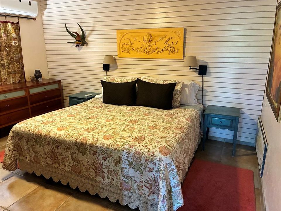 For Sale: $895,000 (5 beds, 4 baths, 3300 Square Feet)