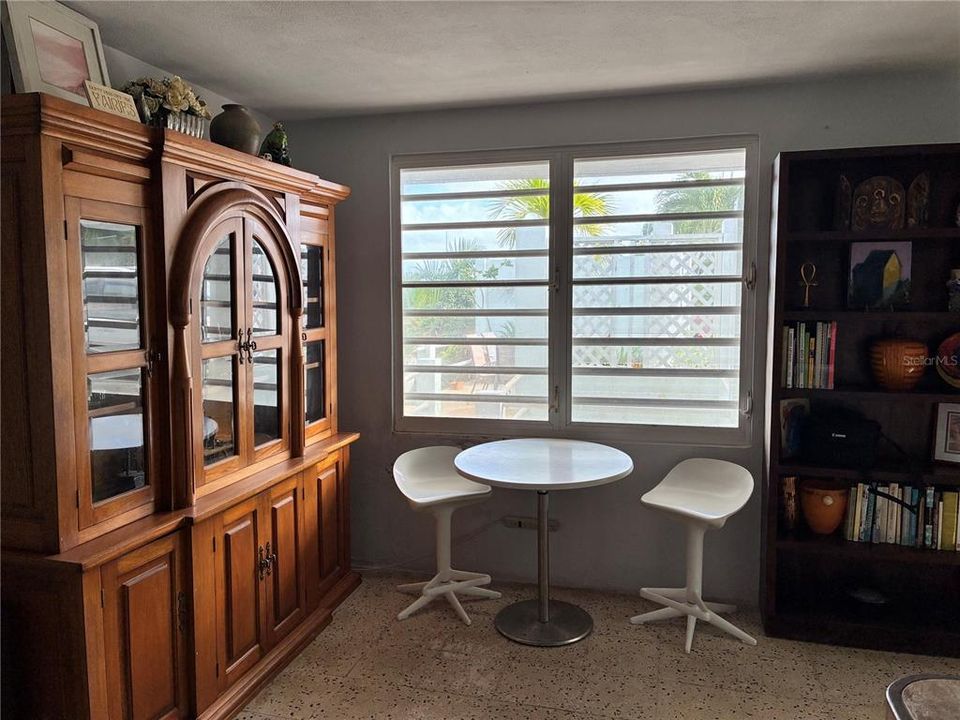 For Sale: $895,000 (5 beds, 4 baths, 3300 Square Feet)