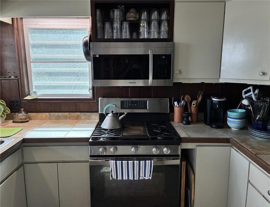 For Sale: $895,000 (5 beds, 4 baths, 3300 Square Feet)