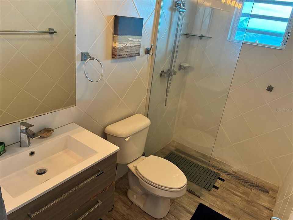 For Sale: $895,000 (5 beds, 4 baths, 3300 Square Feet)