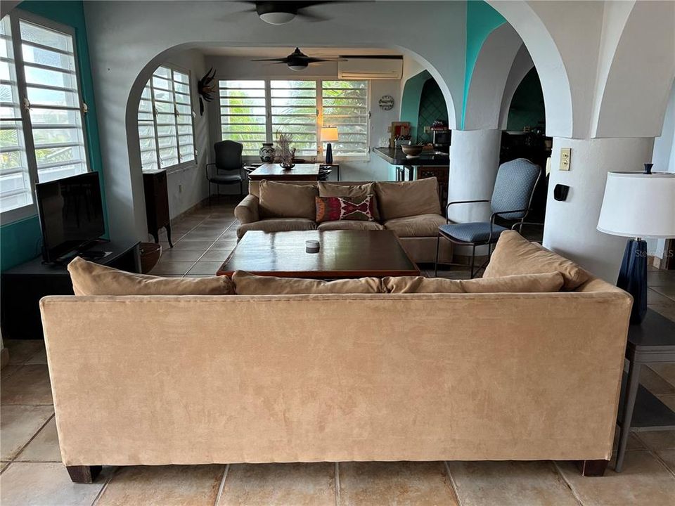 For Sale: $895,000 (5 beds, 4 baths, 3300 Square Feet)