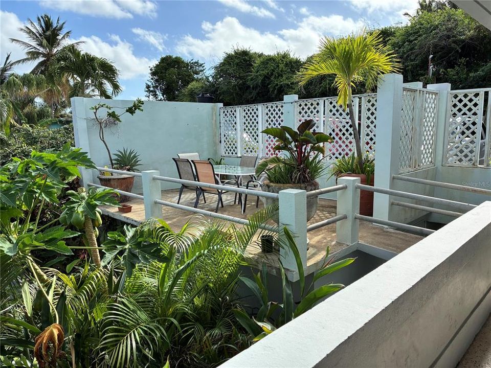 For Sale: $895,000 (5 beds, 4 baths, 3300 Square Feet)