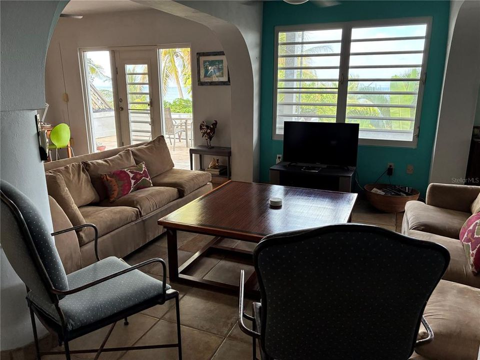 For Sale: $895,000 (5 beds, 4 baths, 3300 Square Feet)