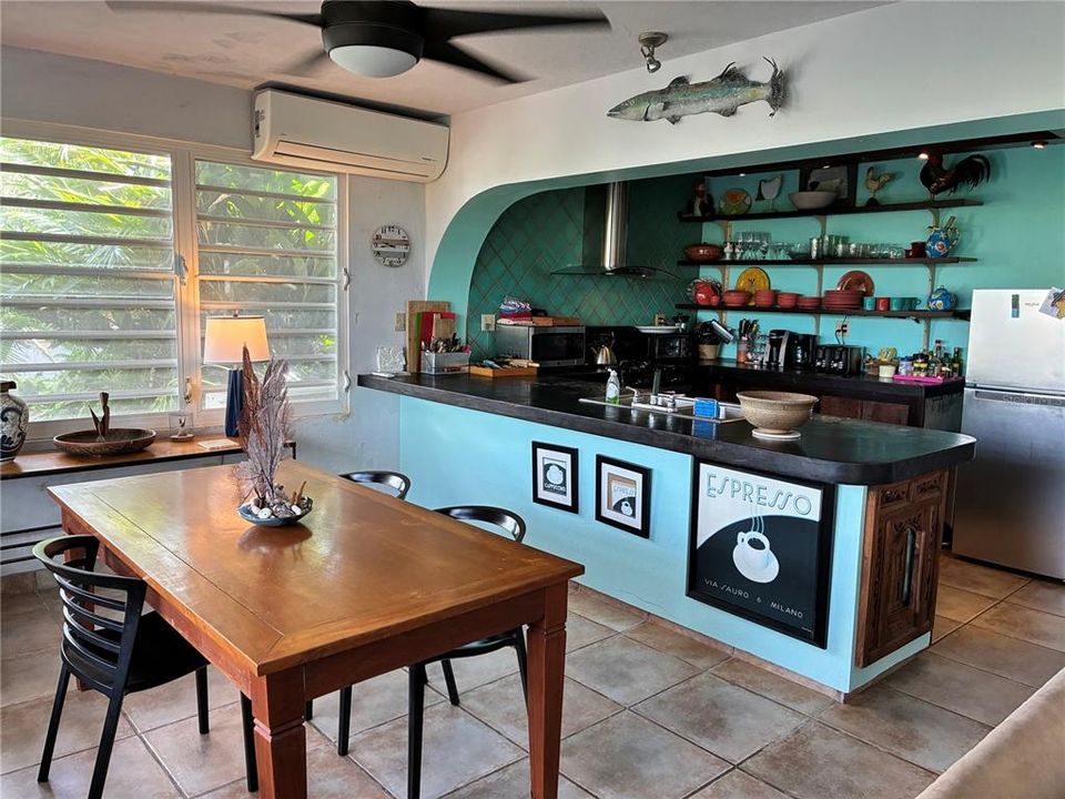 For Sale: $895,000 (5 beds, 4 baths, 3300 Square Feet)