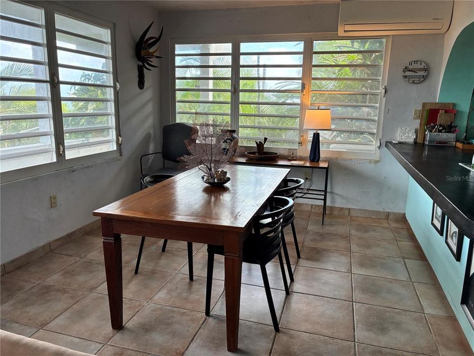 For Sale: $895,000 (5 beds, 4 baths, 3300 Square Feet)