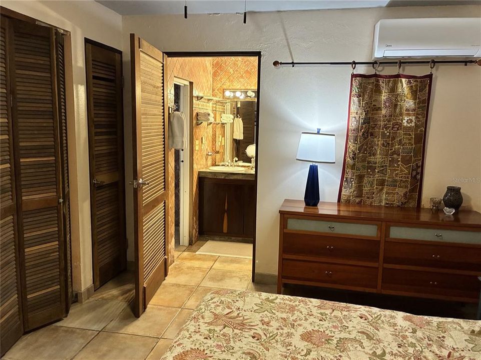 For Sale: $895,000 (5 beds, 4 baths, 3300 Square Feet)