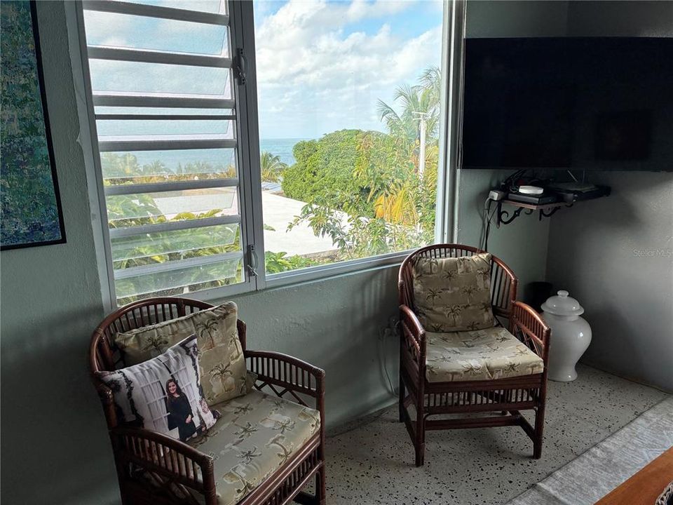 For Sale: $895,000 (5 beds, 4 baths, 3300 Square Feet)