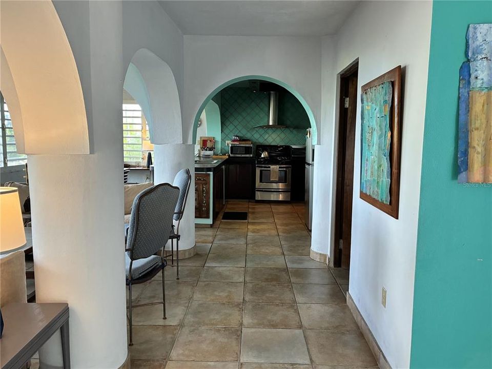 For Sale: $895,000 (5 beds, 4 baths, 3300 Square Feet)