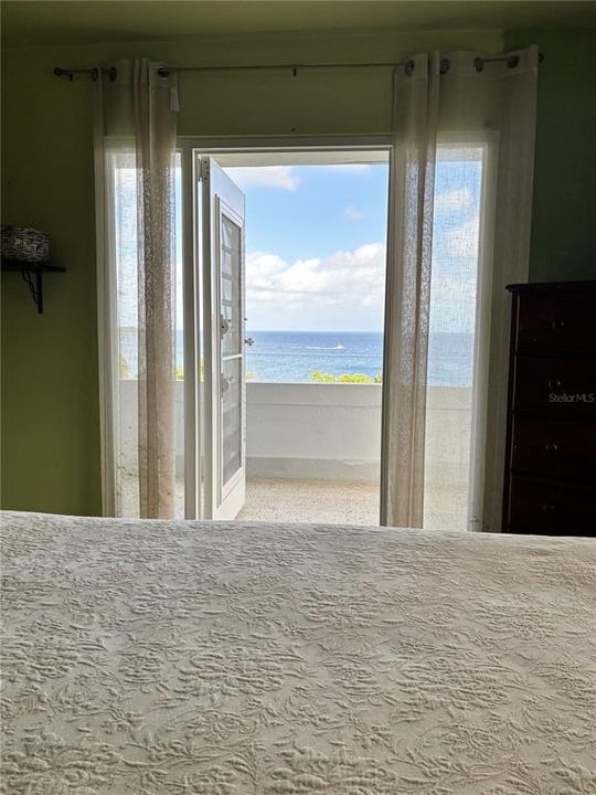 For Sale: $895,000 (5 beds, 4 baths, 3300 Square Feet)