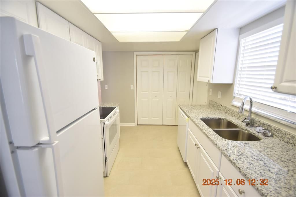 出租: $1,695 (2 贝兹, 1 浴室, 798 平方英尺)