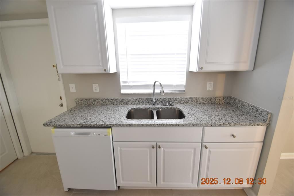 出租: $1,695 (2 贝兹, 1 浴室, 798 平方英尺)