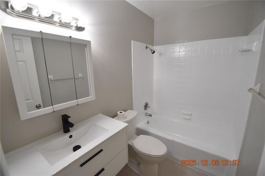 出租: $1,695 (2 贝兹, 1 浴室, 798 平方英尺)