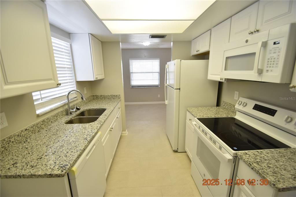 出租: $1,695 (2 贝兹, 1 浴室, 798 平方英尺)