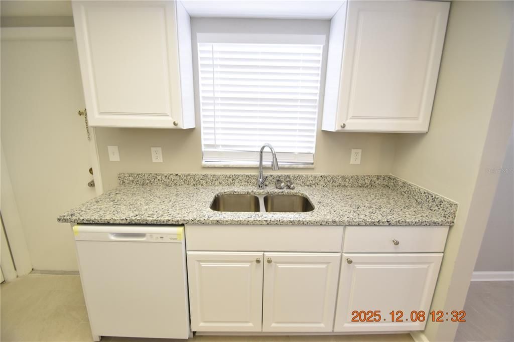 出租: $1,695 (2 贝兹, 1 浴室, 798 平方英尺)