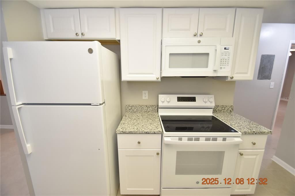 出租: $1,695 (2 贝兹, 1 浴室, 798 平方英尺)