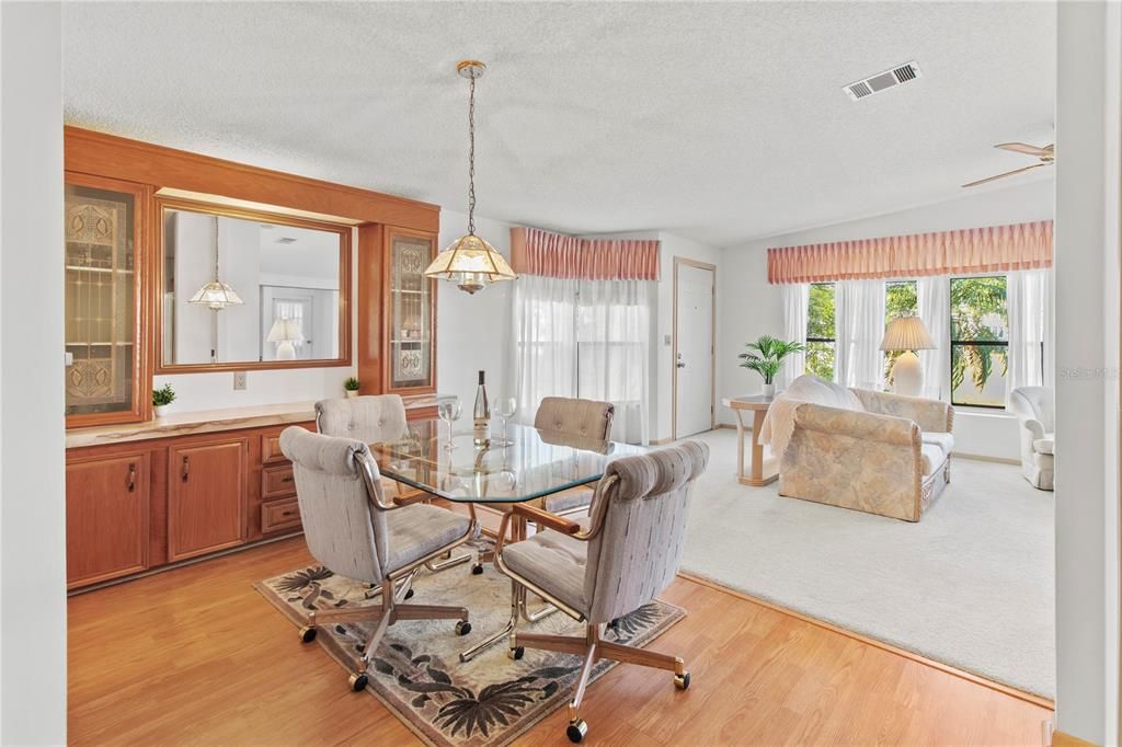 For Sale: $219,999 (2 beds, 2 baths, 1606 Square Feet)