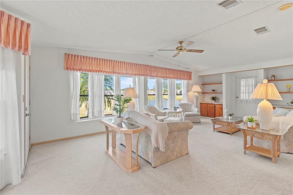 For Sale: $219,999 (2 beds, 2 baths, 1606 Square Feet)