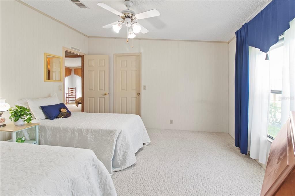 For Sale: $219,999 (2 beds, 2 baths, 1606 Square Feet)