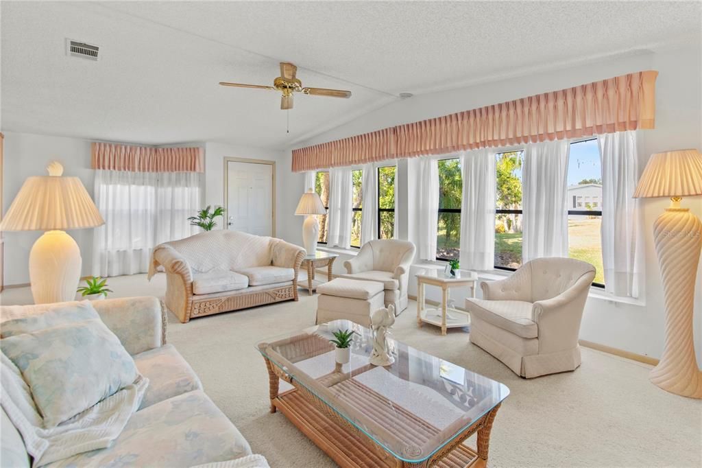 For Sale: $219,999 (2 beds, 2 baths, 1606 Square Feet)